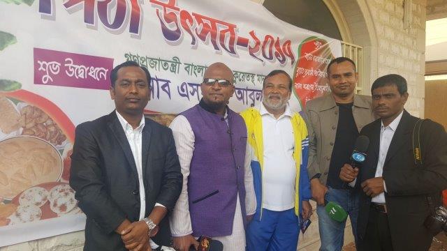 সাংবাদিকদের সাথে আয়োজক