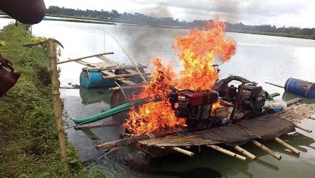 যশোরের শার্শায় অবৈধভাবে বালু উত্তোলনে দায়ে জরিমানা 