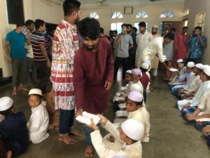 শেখ হাসিনার জন্মদিনে কুবি ছাত্রলীগ নেতার উদ্যোগে খাবার বিতরণ