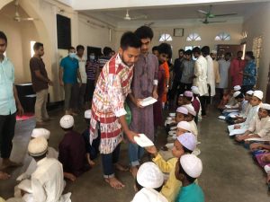 শেখ হাসিনার জন্মদিনে কুবি ছাত্রলীগ নেতার উদ্যোগে খাবার বিতরণ