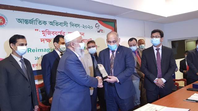 ব্যক্তি এবং  প্রাতিষ্ঠানিক পর্যায়ে  সিআইপি আবুল কাশেম দুটি  পুরস্কার লাভ করেন