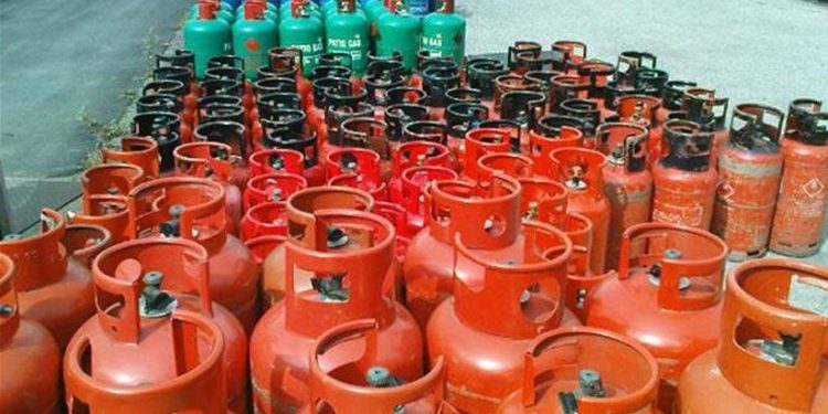 বছরের শুরুতেই  কমলো এলপি গ্যাসের দাম 