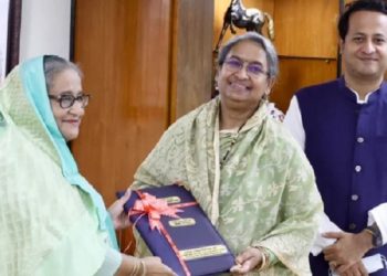 প্রধানমন্ত্রীর কাছে হস্তান্তর এইচএসসির ফল