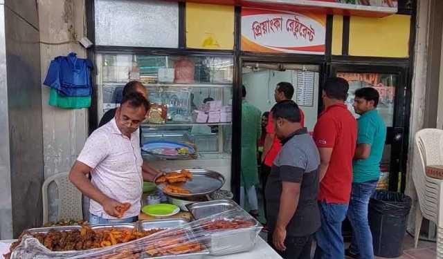 কুয়েতে বিগত বছরের মত এখনো জমে উঠেনি ইফতার বাজার