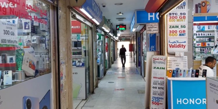 কুয়েতে মোবাইল ব্যবসায় আধিপত্য প্রবাসী বাংলাদেশীদের।