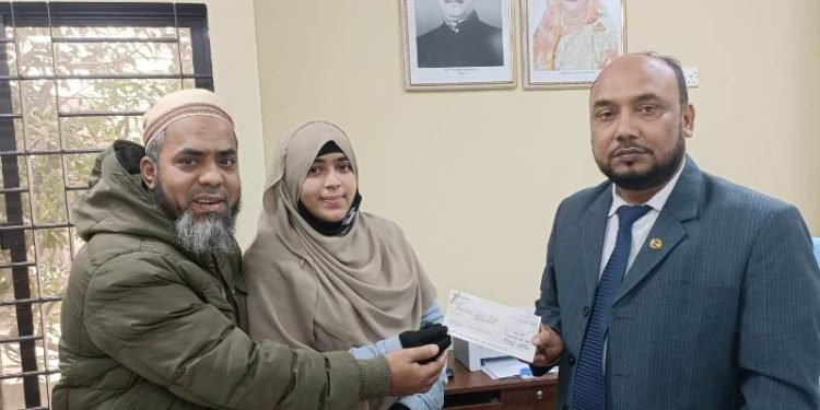 সিলেট ওয়েলফেয়ার সেন্টার হতে শিক্ষাবৃত্তি ও প্রতিবন্ধী ভাতার চেক হস্তান্তর