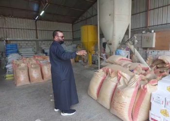 পশু পাখির খাবারের ব্যবসা করে শ্রমিক থেকে মিলিনিয়ার বাসার