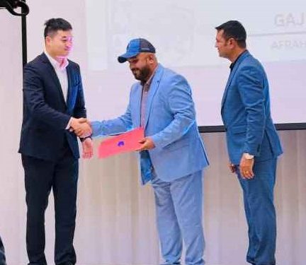 সেরা বিক্রেতার সম্মাননা পেয়েছে প্রবাসী বাংলাদেশীর প্রতিষ্ঠান