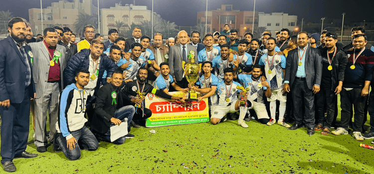 কুয়েতে জাকজমকভাবে শেষ হলো এম্বাসি কাপ ফুটবল টূর্নামেন্ট