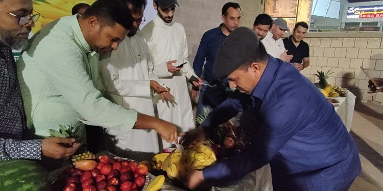 মরুভূমিতে ঘ্রাণ ছড়ালো বাংলার আম-কাঁঠাল।