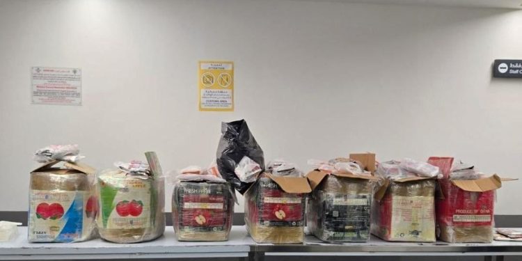 কুয়েত বিমান বন্দরে ১৯৯ কেজি তামাক সহ আটক চার বাংলাদেশী