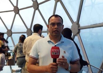 কুয়েত টাওয়ার আরব উপসাগরের তীরে দাঁড়িয়ে থাকা অমর প্রতীক