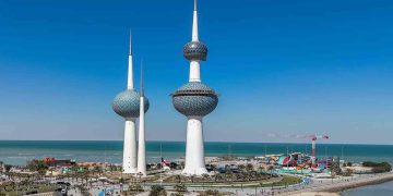 কুয়েত টাওয়ার আরব উপসাগরের তীরে দাঁড়িয়ে থাকা অমর প্রতীক
