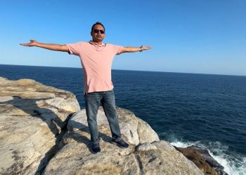 সৌন্দর্যের অনন্য মিলন Little Bay