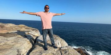 সৌন্দর্যের অনন্য মিলন Little Bay