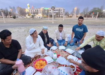 খোলা আকাশের নিচে ইফতার, সাইরেনের আতঙ্কে ঈদ।