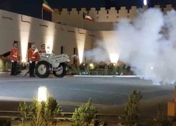 সময়ের জীবন্ত হৃদস্পন্দন কুয়েতের নাইফ প্যালাসে কামানের গর্জন