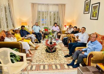 রমজানের  উৎসবই যেন বিভিন্ন মসজিদে সালাত আদায়