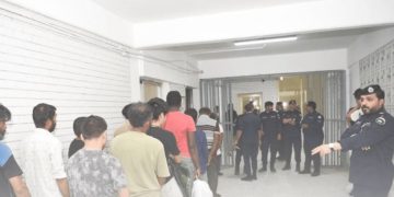 কুয়েতে জুয়ার আসর থেকে ২০ প্রবাসী আটক